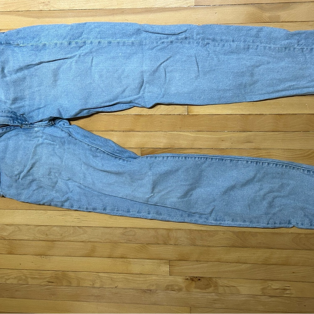 Light Levi’s Jeans